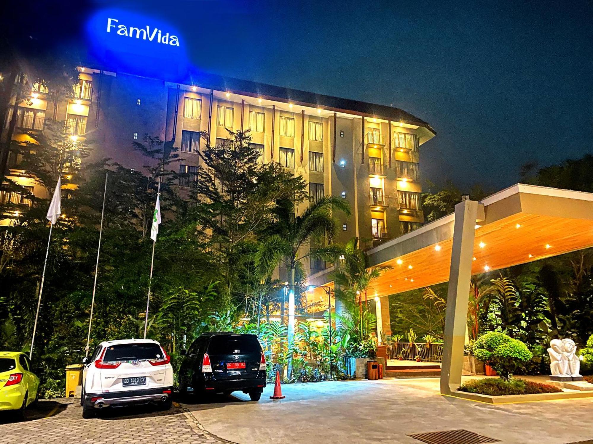 Famvida Hotel Lubuklinggau Dış mekan fotoğraf